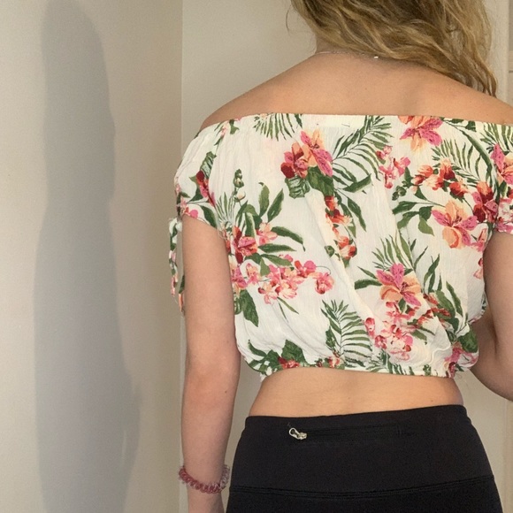 U2B - White Off Shoulder Crop Hawaiian Floral Top - Picture 2 of 2